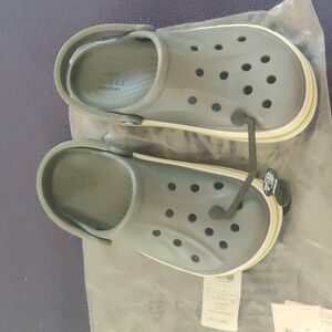 CROCS W6